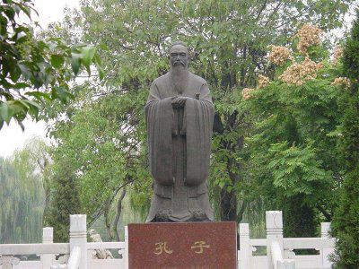 景区孔子石雕像